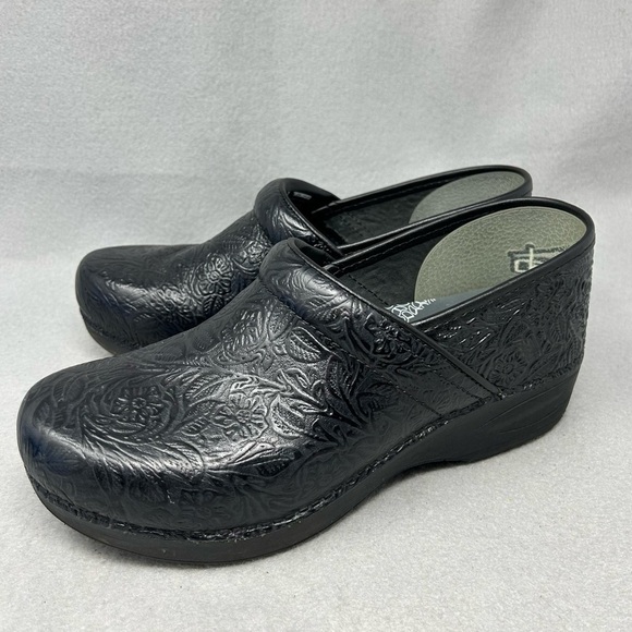 Dansko Womens XP 2.0 Clog Shoes Floral Tooled Black Comfort Nursing Sz 41 - Picture 1 of 13